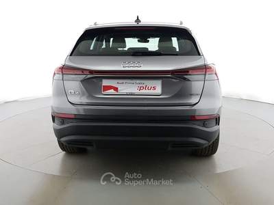 Audi Q4  -  45 business quattro 265cv Grigio usata Milano