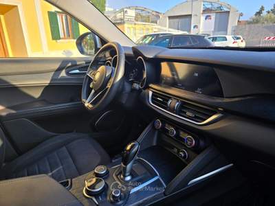 Alfa Romeo Stelvio 2.2 t Sport Tech rwd 160cv auto Bianco usata Civitanova Marche