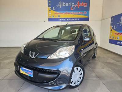 Peugeot 107 1.0 68CV 3p. Sweet Years 2Tronic *92.000 KM* Grigio usata ADRANO