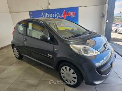 Peugeot 107 1.0 68CV 3p. Sweet Years 2Tronic *92.000 KM* Grigio usata ADRANO