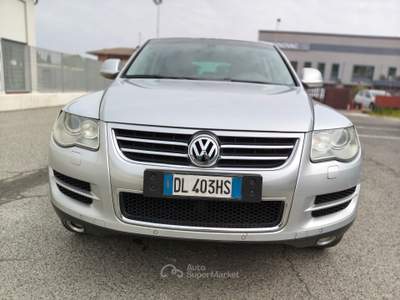 Volkswagen Touareg 2.5 R5 Tiptronic Exclusive Argento usata SAN MARTINO SICCOMARIO