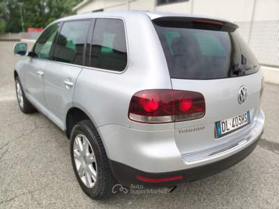 Volkswagen Touareg 2.5 R5 Tiptronic Exclusive Argento usata SAN MARTINO SICCOMARIO