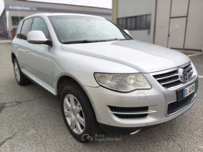 Volkswagen Touareg 2.5 R5 Tiptronic Exclusive Argento usata SAN MARTINO SICCOMARIO