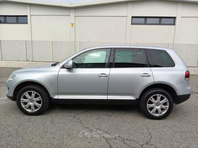 Volkswagen Touareg 2.5 R5 Tiptronic Exclusive Argento usata SAN MARTINO SICCOMARIO