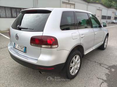 Volkswagen Touareg 2.5 R5 Tiptronic Exclusive Argento usata SAN MARTINO SICCOMARIO