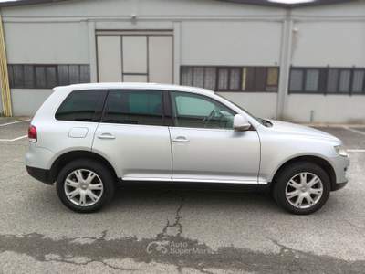 Volkswagen Touareg 2.5 R5 Tiptronic Exclusive Argento usata SAN MARTINO SICCOMARIO