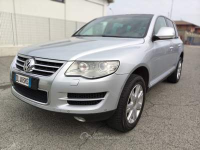 Volkswagen Touareg 2.5 R5 Tiptronic Exclusive Argento usata SAN MARTINO SICCOMARIO