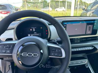 Fiat 600 Hybrid 145 CV DCT MHEV La Prima km zero Beige usata Rho