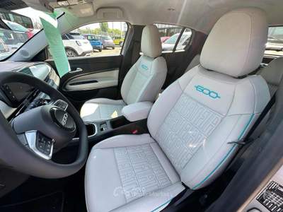 Fiat 600 Hybrid 145 CV DCT MHEV La Prima km zero Beige usata Rho