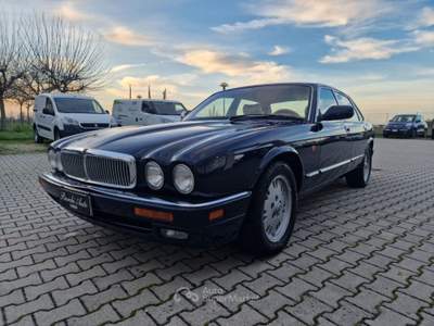 Jaguar XJ 4.0 cat automatic Blu/Azzurro usata Faenza