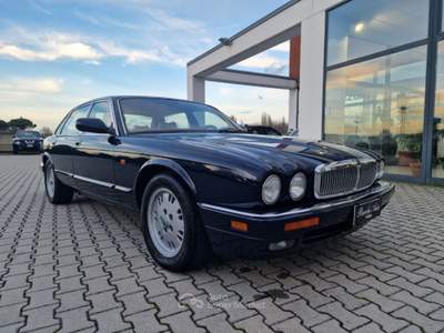 Jaguar XJ 4.0 cat automatic Blu/Azzurro usata Faenza