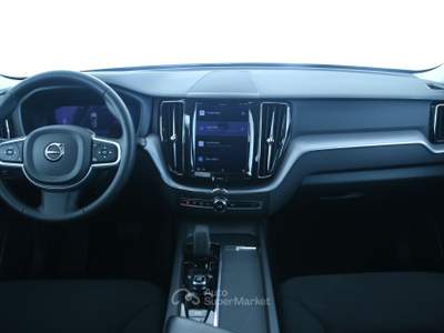 Volvo XC60 B4 D AWD automatico Momentum Park Assist Camera/Fari LED/Cerchi lega 18" Nero usata Feltre