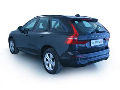 Volvo XC60 B4 D AWD automatico Momentum Park Assist Camera/Fari LED/Cerchi lega 18" Nero usata Feltre