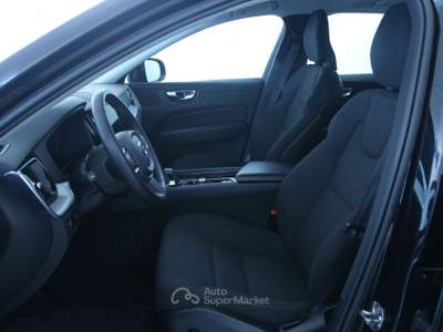 Volvo XC60 B4 D AWD automatico Momentum Park Assist Camera/Fari LED/Cerchi lega 18" Nero usata Feltre