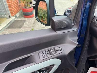 Citroen Berlingo 1.2 puretech 110cv Shine Blu/Azzurro usata Cernusco sul Naviglio