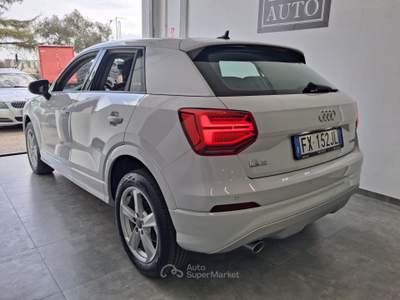 Audi Q2 S tronic Business Design Bianco usata Alberobello