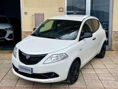 Lancia Ypsilon 1.2 Gold Plus Black and Noir 70 CV Aziendale Bianco usata COSOLETO