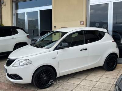 Lancia Ypsilon 1.2 Gold Plus Black and Noir 70 CV Aziendale Bianco usata COSOLETO