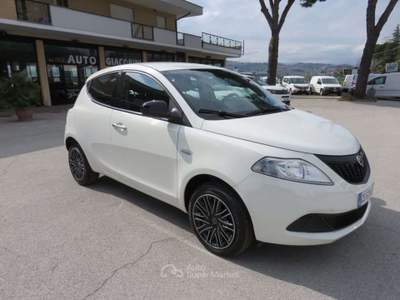 Lancia Ypsilon 1.0 FireFly 5 porte S&S Hybrid km 10000 Bianco usata Tolentino