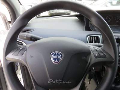 Lancia Ypsilon 1.0 FireFly 5 porte S&S Hybrid km 10000 Bianco usata Tolentino