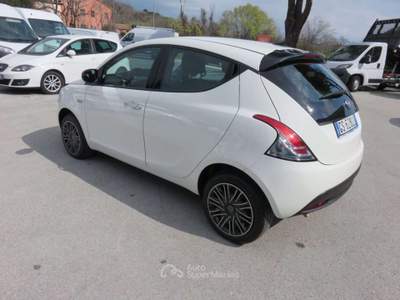 Lancia Ypsilon 1.0 FireFly 5 porte S&S Hybrid km 10000 Bianco usata Tolentino