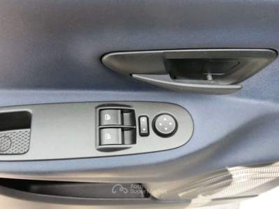 Lancia Ypsilon 1.0 FireFly 5 porte S&S Hybrid km 10000 Bianco usata Tolentino