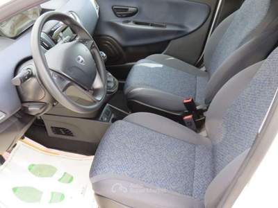 Lancia Ypsilon 1.0 FireFly 5 porte S&S Hybrid km 10000 Bianco usata Tolentino