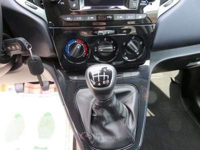 Lancia Ypsilon 1.0 FireFly 5 porte S&S Hybrid km 10000 Bianco usata Tolentino