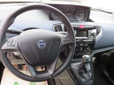 Lancia Ypsilon 1.0 FireFly 5 porte S&S Hybrid km 10000 Bianco usata Tolentino