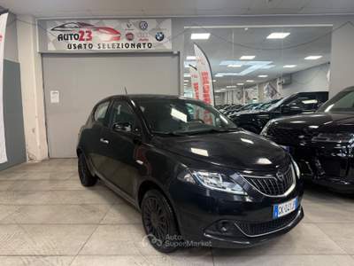 Lancia Ypsilon Hybrid UnYca 69CV Ok Neopatentati Nero usata Prato