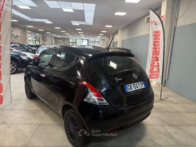 Lancia Ypsilon Hybrid UnYca 69CV Ok Neopatentati Nero usata Prato