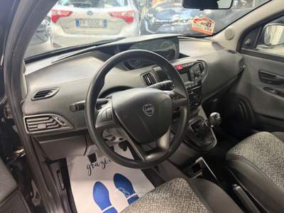 Lancia Ypsilon Hybrid UnYca 69CV Ok Neopatentati Nero usata Prato