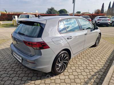 Volkswagen Golf 2.0 TDI SCR 110KW Life DSG Grigio usata Prevalle