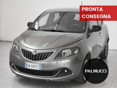 Lancia Ypsilon 1.0 FireFly 70cv Hybrid Gold Plus usata Prato