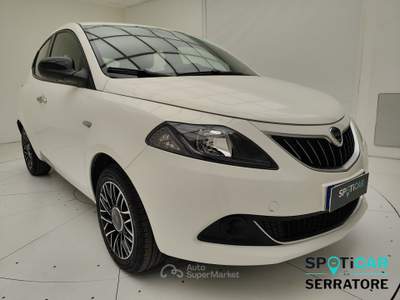 Lancia Ypsilon III 2021 1.0 firefly hybrid Platino s&s 70cv Bianco usata Erba