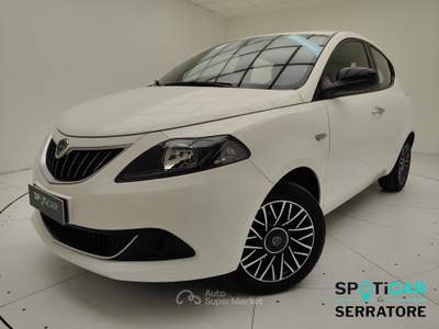 Lancia Ypsilon III 2021 1.0 firefly hybrid Platino s&s 70cv Bianco usata Erba