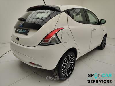 Lancia Ypsilon III 2021 1.0 firefly hybrid Platino s&s 70cv Bianco usata Erba