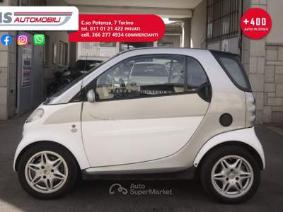 Smart ForTwo smart city coupé/cabrio 600 smart & passion silverstyle 40KW ANNO 2001 Bianco usata Torino