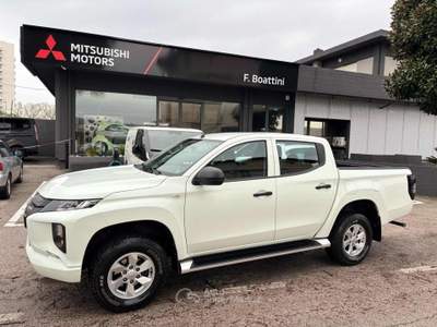 Mitsubishi L200 2.3 D Double Cab 4x4 Easy Select Invite Connect Bianco usata Pesaro