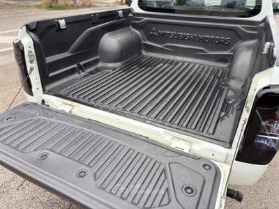 Mitsubishi L200 2.3 D Double Cab 4x4 Easy Select Invite Connect Bianco usata Pesaro