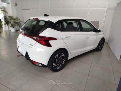 Hyundai i20 1.2 MPI Bose Bianco usata Mugnano di Napoli