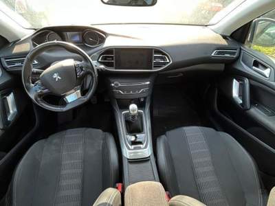 Peugeot 308 308 5p 1.5 bluehdi Active s&amp;s 130cv Bianco usata Bibbiano