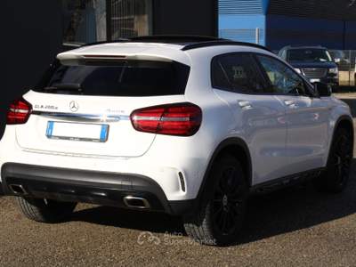 Mercedes-Benz GLA 200 GLA 200 d Automatic 4Matic Premium - OK NEOPATENTATI Bianco usata Città di Castello