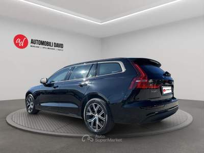 Volvo V60 B4 (d) automatico Essential Nero usata Maniago