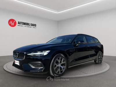 Volvo V60 B4 (d) automatico Essential Nero usata Maniago