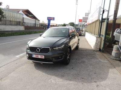 Volvo XC40 D3 AWD Geartronic Inscription Verde usata Quarto