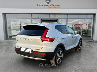 Volvo XC40 1.5 t4 phev Inscription Expression TETTO APRIBILE Bianco usata Latina