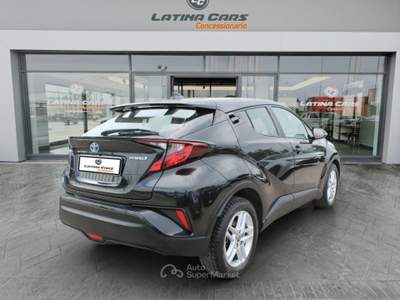 Toyota C-HR 1.8h Business AUTOMATICA e CarPlay Nero usata Latina