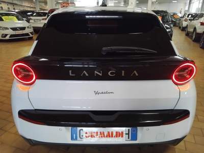 Lancia Ypsilon 1.2 Hybrid e-DCT LX VIDEO 17" Bianco usata Vigevano