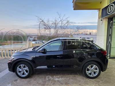 Volkswagen T-Roc SCR 150 CV DSG R-Line#LED#NAVI#CARPLAY#CAM#ALCANTARA#GANCIO TRAINO Nero usata Altamura